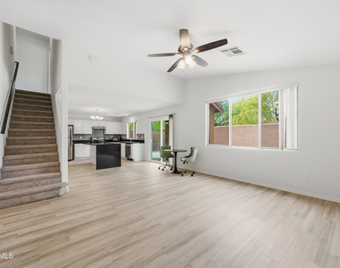 21862 N 40th Place - Photo Thumbnail 3
