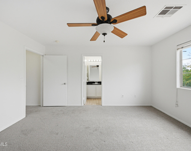 21862 N 40th Place - Photo Thumbnail 10