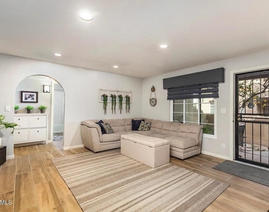 5402 E Windsor Avenue - Photo Thumbnail 9