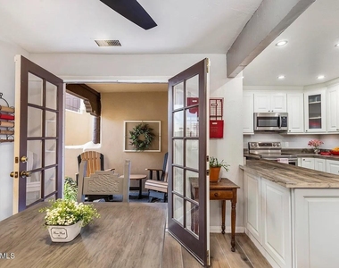 5402 E Windsor Avenue - Photo Thumbnail 3