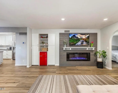 5402 E Windsor Avenue - Photo Thumbnail 5