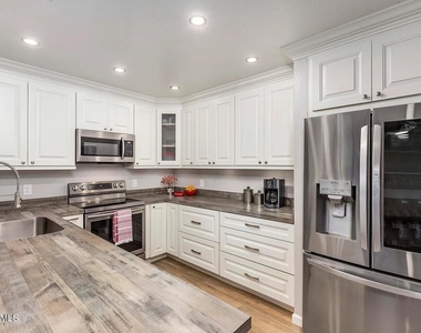 5402 E Windsor Avenue - Photo Thumbnail 2