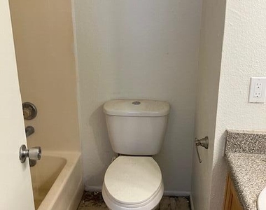 11640 N 51st Avenue - Photo Thumbnail 5