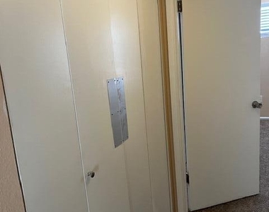 11640 N 51st Avenue - Photo Thumbnail 3