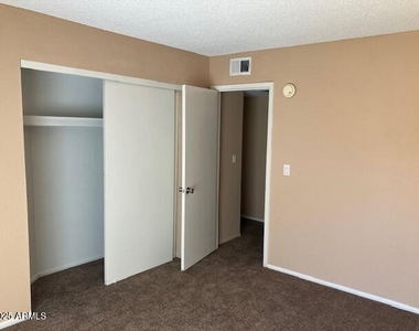 11640 N 51st Avenue - Photo Thumbnail 9