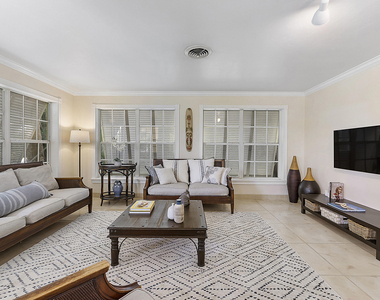 700 Ne 26th Avenue - Photo Thumbnail 13