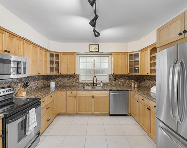 700 Ne 26th Avenue - Photo Thumbnail 21