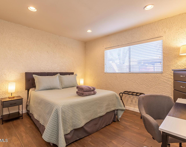 8357 E Thomas Road - Photo Thumbnail 12