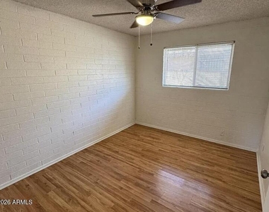 10831 N 18th Avenue - Photo Thumbnail 3