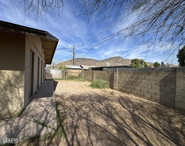 10831 N 18th Avenue - Photo Thumbnail 8