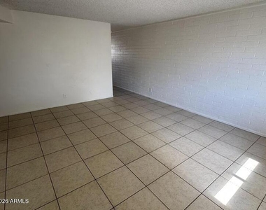 10831 N 18th Avenue - Photo Thumbnail 6
