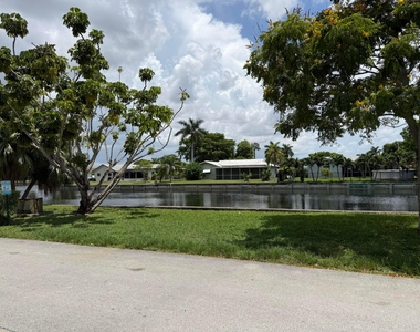 9640 Nw 65th Street - Photo Thumbnail 1