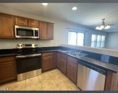 7811 S 63rd Drive - Photo Thumbnail 6