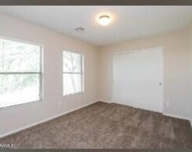 7811 S 63rd Drive - Photo Thumbnail 14
