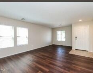 7811 S 63rd Drive - Photo Thumbnail 2