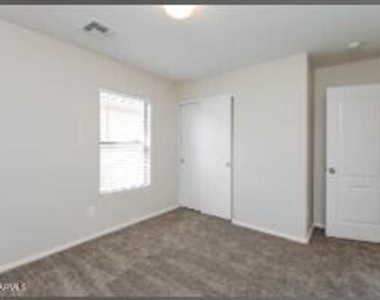 7811 S 63rd Drive - Photo Thumbnail 17