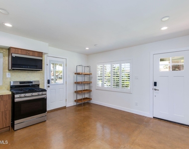 3412 E Turney Avenue - Photo Thumbnail 8