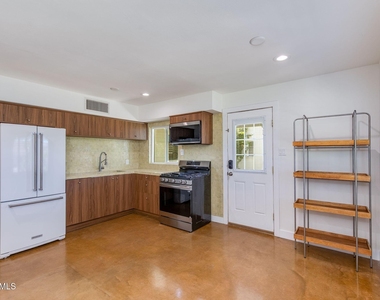 3412 E Turney Avenue - Photo Thumbnail 6