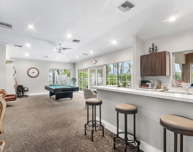 612 Executive Center Drive - Photo Thumbnail 4