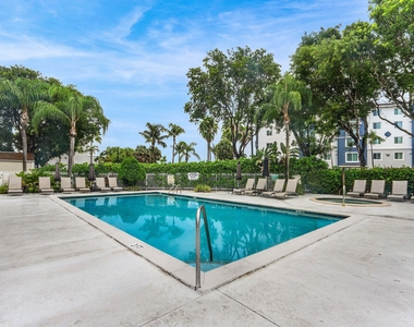 612 Executive Center Drive - Photo Thumbnail 8