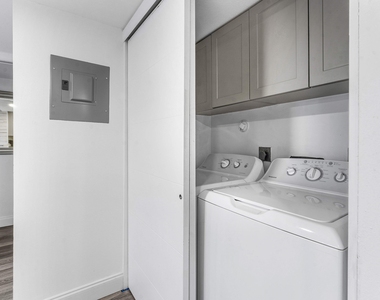 612 Executive Center Drive - Photo Thumbnail 3