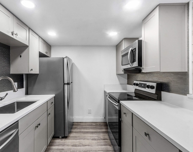 612 Executive Center Drive - Photo Thumbnail 13