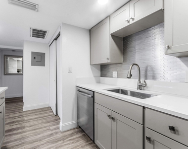 612 Executive Center Drive - Photo Thumbnail 14
