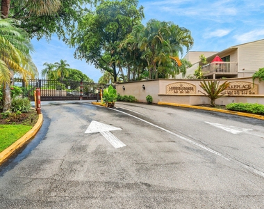 612 Executive Center Drive - Photo Thumbnail 10