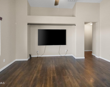 2501 S 255th Drive - Photo Thumbnail 5