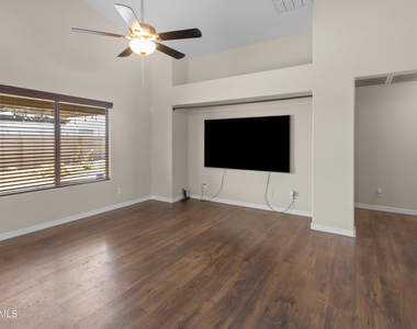 2501 S 255th Drive - Photo Thumbnail 11