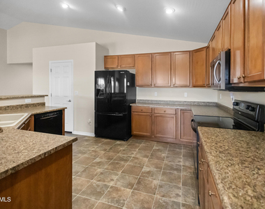 2501 S 255th Drive - Photo Thumbnail 8