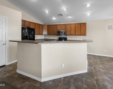 2501 S 255th Drive - Photo Thumbnail 4