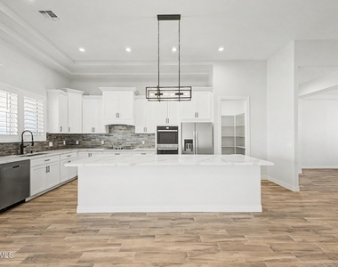 19821 W Whitton Avenue - Photo Thumbnail 12