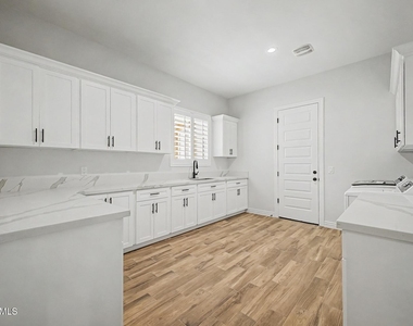 19821 W Whitton Avenue - Photo Thumbnail 42