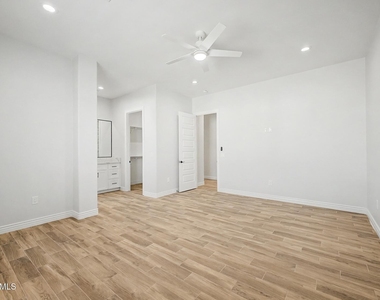 19821 W Whitton Avenue - Photo Thumbnail 27