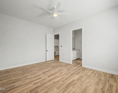 19821 W Whitton Avenue - Photo Thumbnail 32