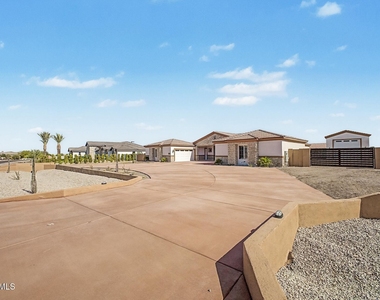 19821 W Whitton Avenue - Photo Thumbnail 2
