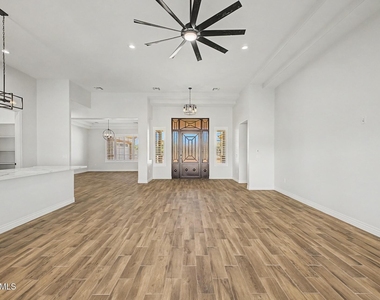19821 W Whitton Avenue - Photo Thumbnail 6