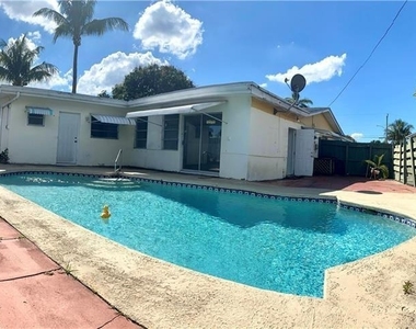 1650 Nw 43rd Street - Photo Thumbnail 12