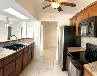 1650 Nw 43rd Street - Photo Thumbnail 11