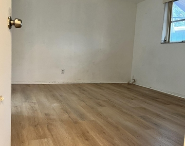 1650 Nw 43rd Street - Photo Thumbnail 6