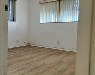 1650 Nw 43rd Street - Photo Thumbnail 4