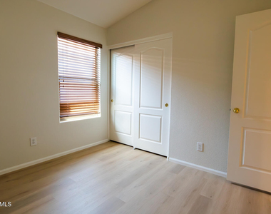 29223 N 22nd Lane - Photo Thumbnail 23