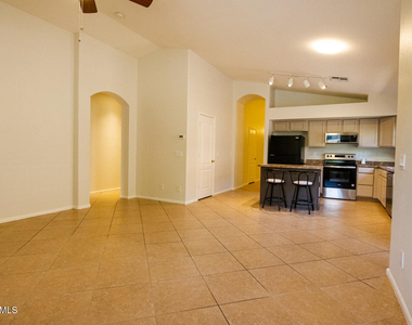 29223 N 22nd Lane - Photo Thumbnail 8