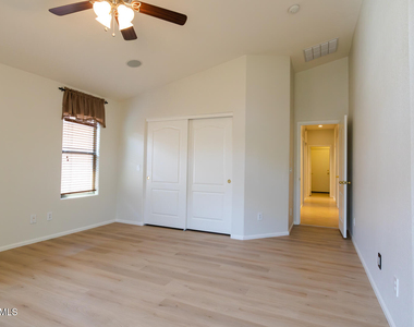 29223 N 22nd Lane - Photo Thumbnail 16