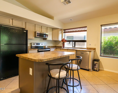 29223 N 22nd Lane - Photo Thumbnail 10