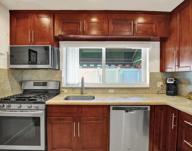 1036 Ne 9th Avenue - Photo Thumbnail 12