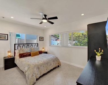 1036 Ne 9th Avenue - Photo Thumbnail 20