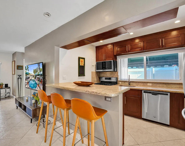 1036 Ne 9th Avenue - Photo Thumbnail 10