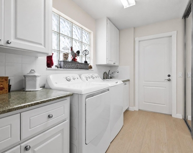 3277 Se Glacier Terrace - Photo Thumbnail 14